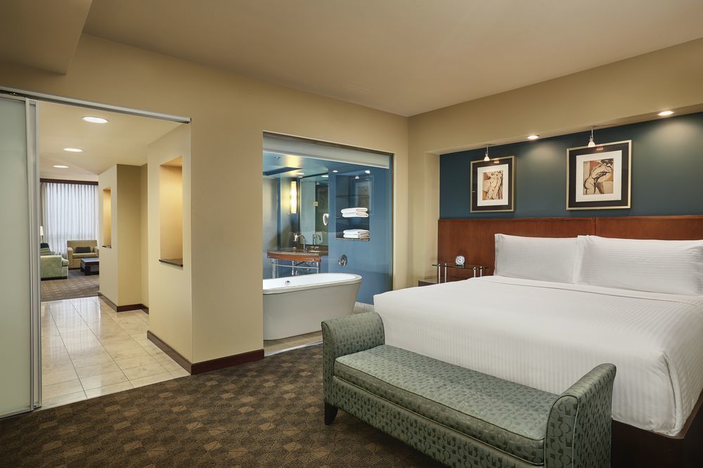 Hotel 1000, Lxr &